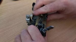 как снять и разобрать ручку  водительской двери Ауди А6 С5