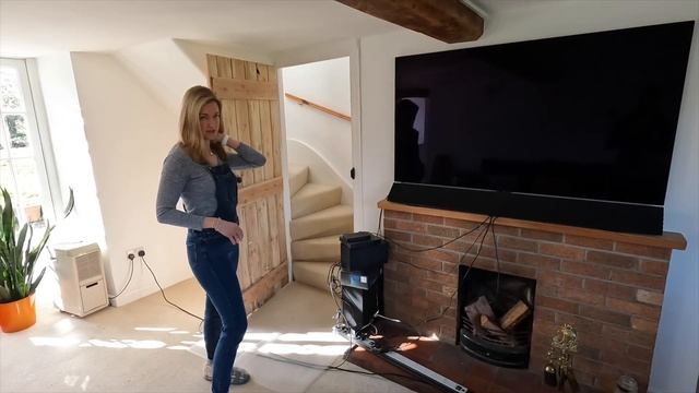 004 - Renovating Orchard Cottage - first look - part 2 (downstairs) смотреть онлайн