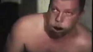 Зелёный Слоник — Пахом ест сладкий хлеб