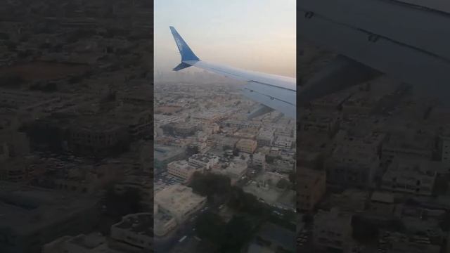 DUBAI/ПОЛЕТ НАД ДУБАЕМ !! Вид из окна иллюминатора !! Приземляемся. ОАЭ. #dubai #путешествия смотреть онлайн