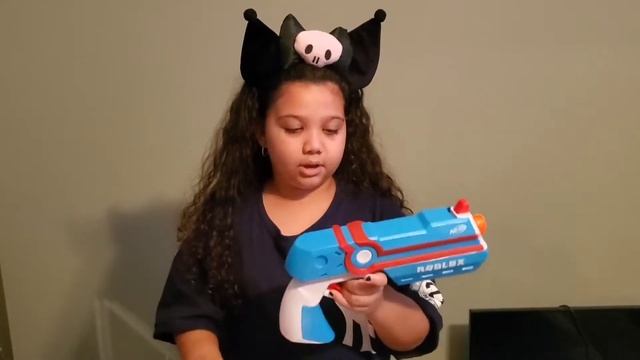 Princess Gianna Bella & HeftyHoldmUp Robux Scavenger Hunt / Nerf DartBringer Roblox Gun Unboxing смотреть онлайн