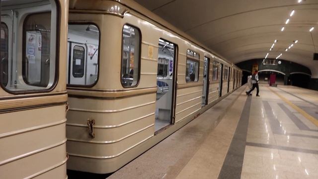 Казанский номерной приехал на станцию Горки в Казанском Метро . Видео от 18.01.2022 смотреть онлайн