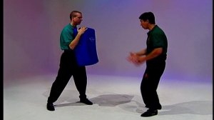 Бенни Менг - форма Чам Киу