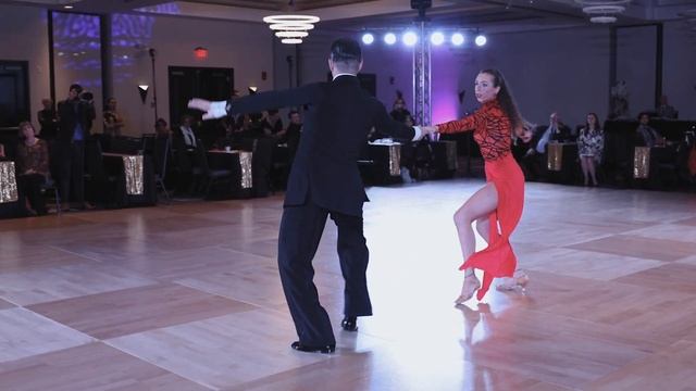 I See Red — Smooth Viennese Waltz Showdance — Michael Odikadze and Molly Madigan смотреть онлайн