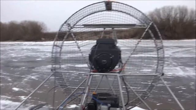 фрагмент для тех кто в теме /СВП Бриз 420 22 S / Hovercraft Breeze смотреть онлайн