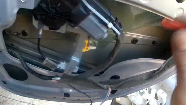 Renault Scenic Shaky Dropped down window glass regulator fix- Add a spacer between regulator & Glas смотреть онлайн