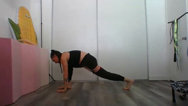 Copy of Pop Pilates 33 (with resistance bands) смотреть онлайн