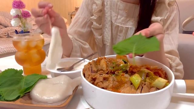 ENG ) 자취생 브이로그 ? 토마토해물파스타 만들어먹고? 이마트 장봐서 돼지런하는 자취 일상 (돈마호크,마약옥수수,묵은지통삼겹찜,불닭볶음면,삼겹살,주먹밥, 홈카페, 치즈볼) смотреть онлайн