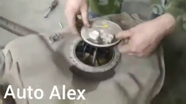 RAV4 снятие бензобака и замена бензонасоса.Автоэлектрик Алекс.ул.Шу 41 смотреть онлайн