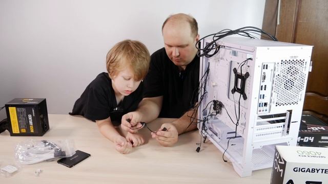 Первый ПК сыну для Майнкрафта! Собираем вместе и рассказываю ему как он работает. смотреть онлайн