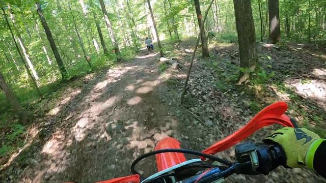 JG Ride 187 Honda CRF230F goes through a deep mud puddle and I get mud on my boots. смотреть онлайн