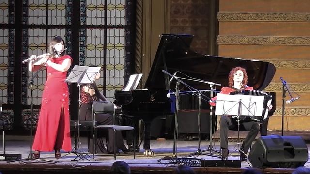 Инструментальный ансамбль "ТАНГО ВТРОЁМ" - Анна Тихоплав "Призрак Авалона" смотреть онлайн