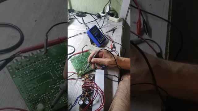 Мастер ремонтирует сабвуфер #ремонттехники #мастер #осциллограф смотреть онлайн