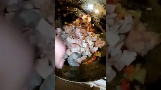 Рис с морепродуктами///Морское ризотто с креветками, кальмарами и горбушей #маэстроготовитрыба смотреть онлайн