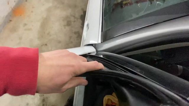 Как снять стекло задней двери Рено Лагуна 3? смотреть онлайн