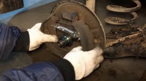 Замена задних тормозных колодок Nissan Almera G15