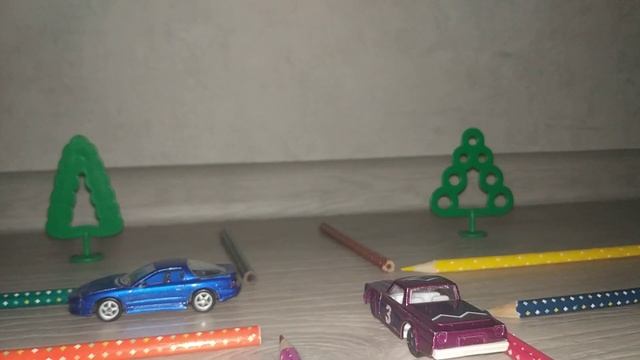 На перекрёстке чуть не столкнулись два автомобиля смотреть онлайн