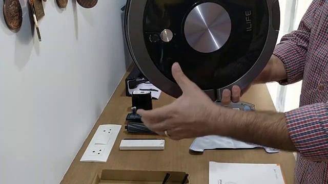 iLife A9s Robot Vacuum Cleaner & Mop - Unboxing - Close view смотреть онлайн