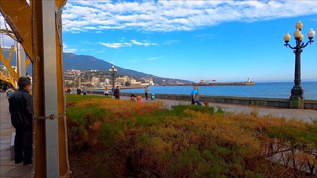 Ялта 2021 набережная .Красивые облака. Собаки. Крым сегодня / Жизнь в Ялте смотреть онлайн