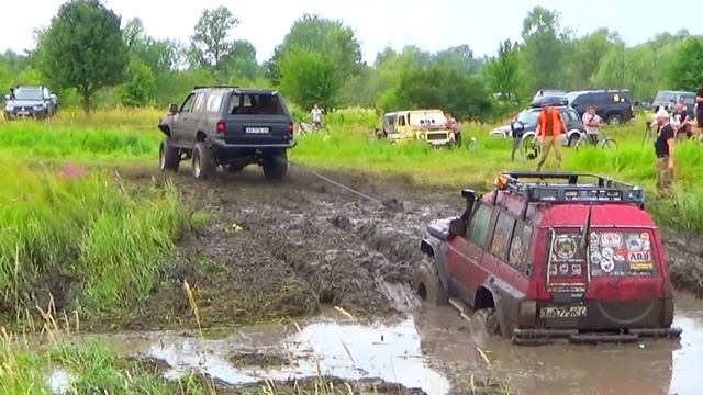 Машинки для детей Машина застряла в грязи на помощь приехал Джип Видео для мальчиков смотреть онлайн