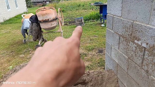 Гараж-мастерская,бетонирование пола.