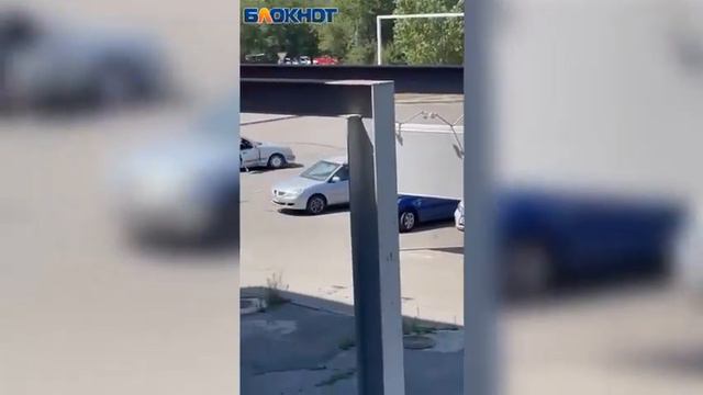 В Волжском задержали лихача на мерседесе за опасное вождение смотреть онлайн