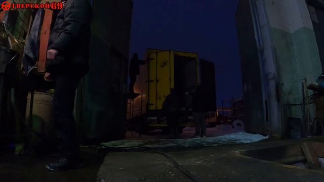 Приколы водил?Ремонт задних ворот на прицепе/Тверской 69✌ смотреть онлайн