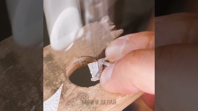 ПРЕКРАСНЫЕ ЮВЕЛИРНЫЕ ИЗДЕЛИЯ, КОТОРЫЕ ЛЕГКО ПОВТОРИТЬ || ПОДЕЛКИ ИЗ СМОЛЫ, ГОРЯЧЕГО КЛЕЯ И 3D-РУЧКИ смотреть онлайн