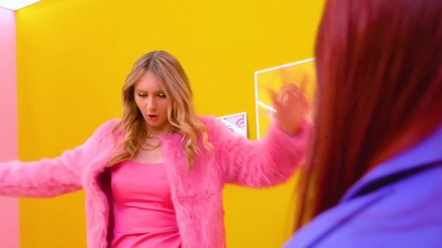 Мою Дочь Удочерили Миллионеры! Гига Богатая vs Бедная Мама смотреть онлайн