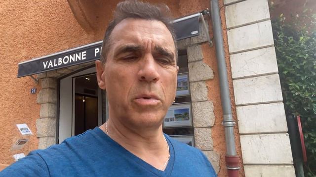 Quaint Town's Alleys and Shops | Carry-on Chronicles | France смотреть онлайн
