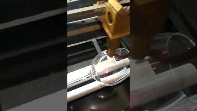 Процесс гравировки на винном бокале смотреть онлайн