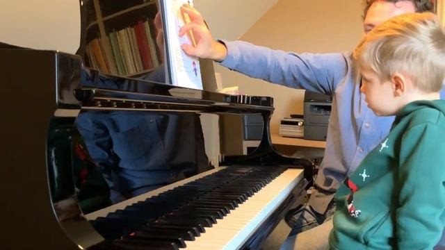 Learning Crescendo and Diminuendo in Piano Lesson (5 y.o. Victor) смотреть онлайн