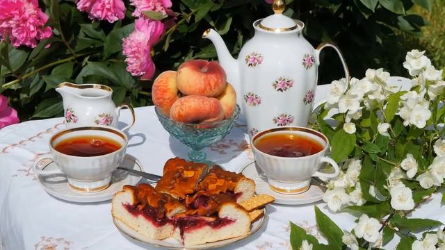 Старушка нашла в лесу избитую девушку и привела домой.Узнав кого приютила она решила узнать ее тайн смотреть онлайн