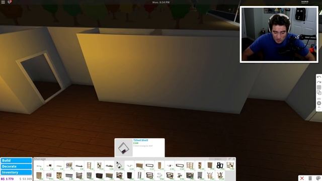 HALLOWEEN DECORATING IN ROBLOX BLOXBURG!