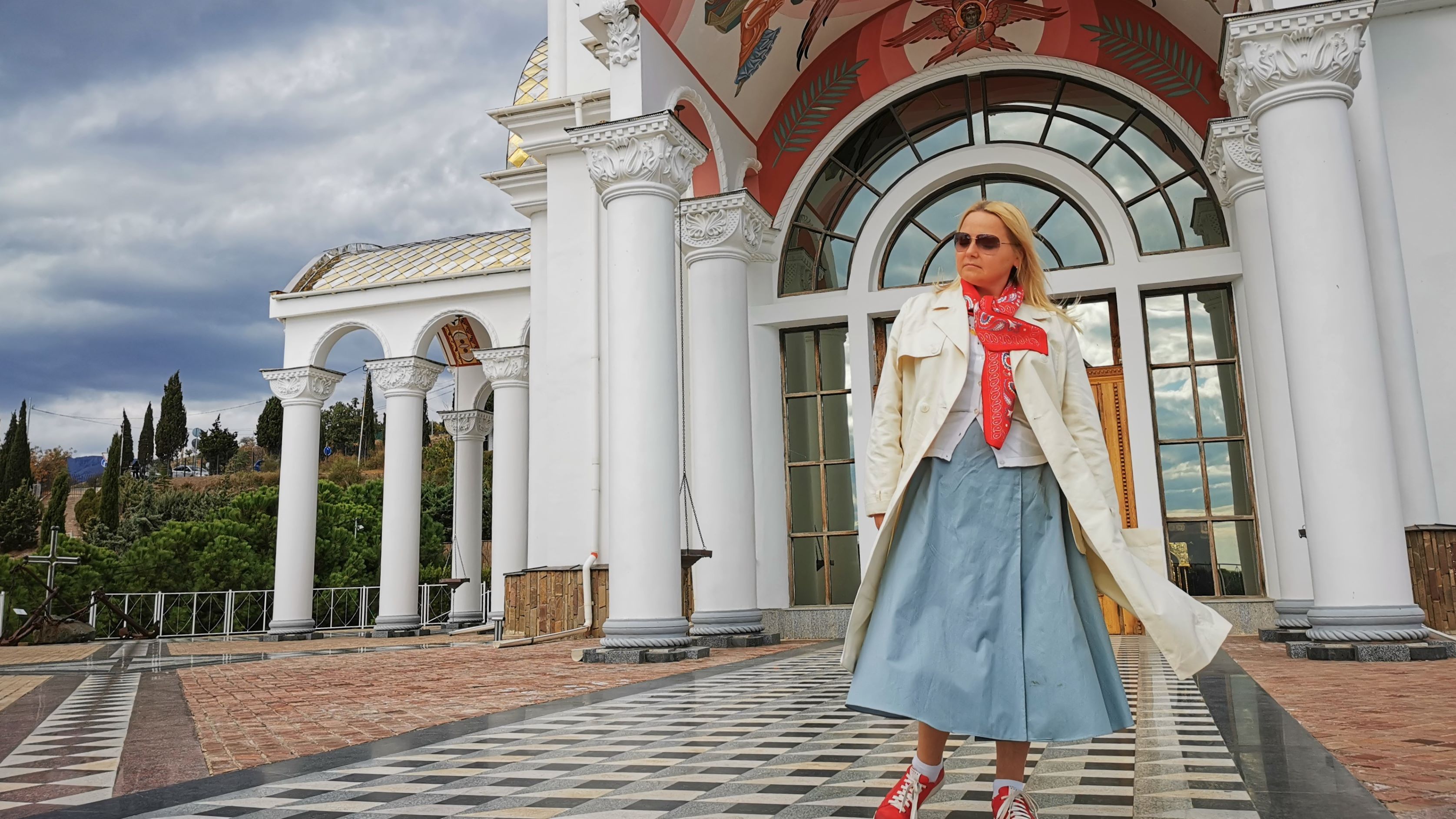 Уникальный храм-маяк памяти погибших на водах. Крым смотреть онлайн