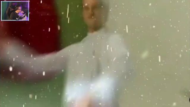 DeCody смотрит новогодний мэшап смотреть онлайн