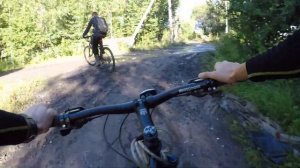 Катаемся на велосипедах по лесу/ Месим грязь/Чуть не улетел с моста/потерял сапог!