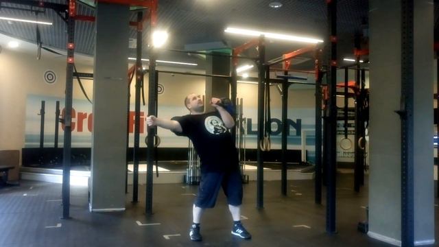 НЕУД по 5+5 ПО КЛЯЙНУ: 40 сек ли'шку; четыре пятка-отрыва и вялая фиксация гири 51 кг над головой. смотреть онлайн