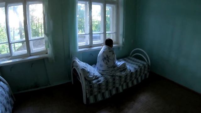 ПСИХУШКА - ПСИХ СБЕЖАЛ ИЗ-ЗА НАС! ПРОБРАЛИСЬ ВОВНУТРЬ ПСИХБОЛЬНИЦЫ! ФАВАРИТУС