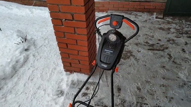 Электро снегоуборщик DAEWOO 3000E отзыв владельца , второй год использования смотреть онлайн