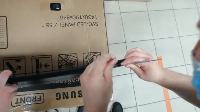 Samsung UE55NU7300U teardown, метод снятия крышки. смотреть онлайн