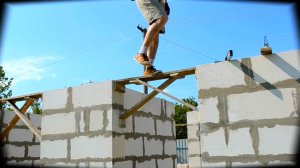 Серия 15 / Подготовка перемычек под армопояс / Капитальный дом для своей семьи.mp4