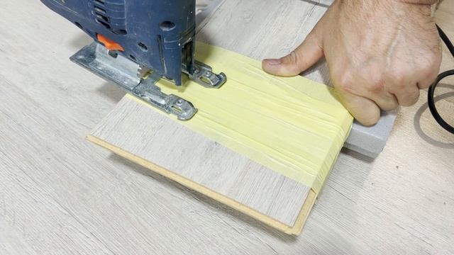Как стыковать ламинат если нет замка с боку? Лайфхак на заметку для укладки ламината. DIY смотреть онлайн