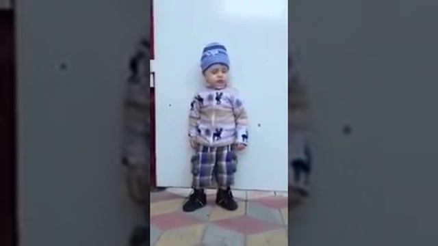 Малыш хочет спать (очень смешно) смотреть онлайн