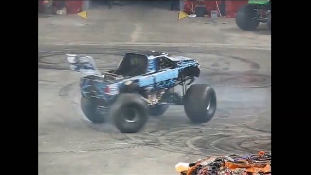 Monster Jam Blue Thunder Tribute смотреть онлайн