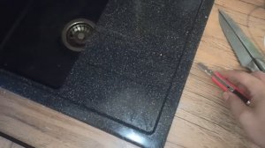 Как снять (демонтировать) кухонную мойку приклеенную на силиконовый герметик.