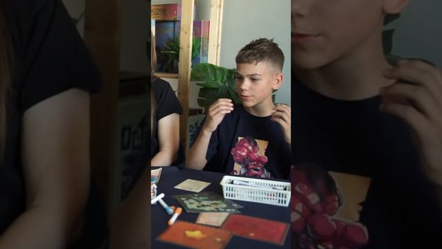 Игра про поиски пропавших детей #настолка #настольнаяигра #настольныеигры #семейныенастольныеигры смотреть онлайн