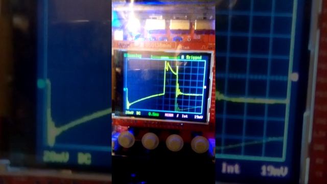 Диагностика системы зажигания. Осциллограф: DSO138mini, датчик емкостного типа смотреть онлайн