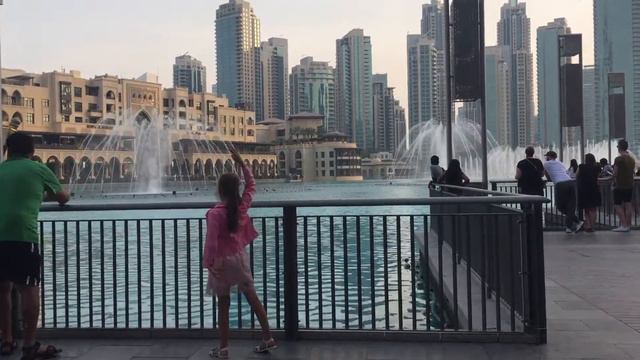 Поющие фонтаны в Дубае. The Dubai Fountain. смотреть онлайн