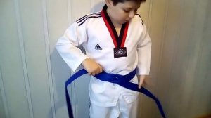 Как правильно завязать пояс тхэквондо.